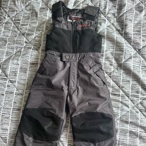 Excellent condition Snozu kids Snowsuit, size 3T